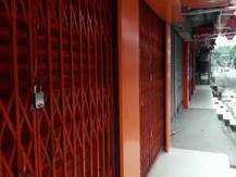 লকডাউনেও অবাধ কেনাবেচা! খবর সম্প্রচারের পর পুলিশ বন্ধ করল বাজার, বিভিন্ন জেলায় দেখা গেল কী কী ছবি? দেখুন