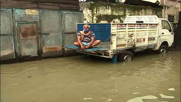যদিও, এরপরও পুর কর্তৃপক্ষের দাবি, জল জমা আগের চেয়ে কমেছে!  এরপর বৃষ্টি আরও বাড়লে কী হবে, সেই ভেবেই আশঙ্কিত জলমগ্ন এলাকার বাসিন্দারা। 