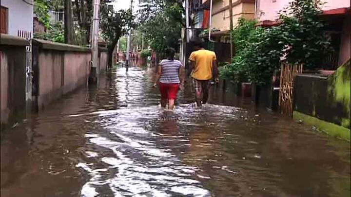 আলিপুর আবহাওয়া দফতরের তরফে জানানো হয়েছে, বুধবার উত্তর বঙ্গোপসাগরে যে নিম্নচাপ তৈরি হয়েছিল, তা মধ্যপ্রদেশের দিকে সরে গিয়েছে। 