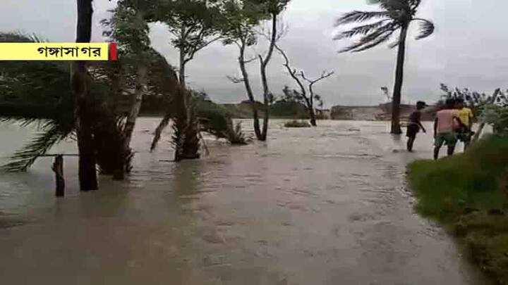 মে মাসে ঘূর্ণিঝড়ের তাণ্ডবে তছনছ হয়ে গিয়েছিল সবকিছু।  তিন মাস পেরোতে না পেরোতে ফের প্রাকৃতিক দুর্যোগে দুর্বিসহ অবস্থা। সমুদ্র আর নদীর জল ঢুকে প্লাবিত বিস্তীর্ণ এলাকা। নিরাশ্রয় বহু মানুষ।