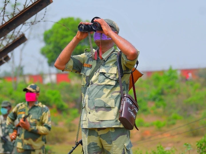 BSF Shoots Down 5 Intruders At India-Pakistan International Border In Punjabs Tarn Taran পঞ্জাবে ভারত-পাক সীমান্তে বিএসএফের গুলিতে নিহত পাঁচ অনুপ্রবেশকারী