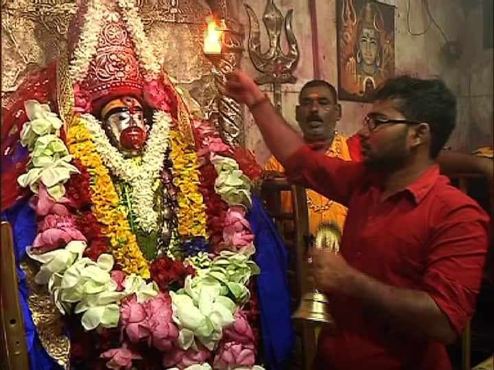 খুলে গেল ভক্তদের জন্য দরজা। ২৩ দিন পর, আজ থেকে ফের খুলল তারাপীঠ মন্দির। করোনা আবহে সতর্কতা অবলম্বনে স্যানিটাইজ করে সকলকে মন্দিরে ঢোকার অনুমতি। 