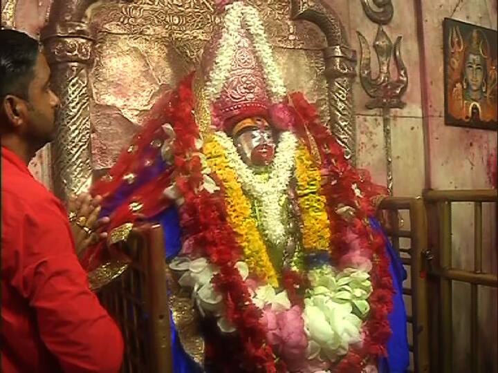 তারাপীঠ মন্দিরে করোনা আবহে মন্দিরে পুজো দেওয়ার বিধির পাশাপাশি ভোগঘরেও এসেছে পরিবর্তন। অন্যান্য সময় যখন করোনা পরিস্থিতি ছিল না, তখন বেশি পরিমাণে ভোগ রান্না করা হত। আগে বসিয়ে ভোগ খাওয়ানো হত। কিন্তু করোনার জেরে সবেতেই এসেছে পরিবর্তন। 