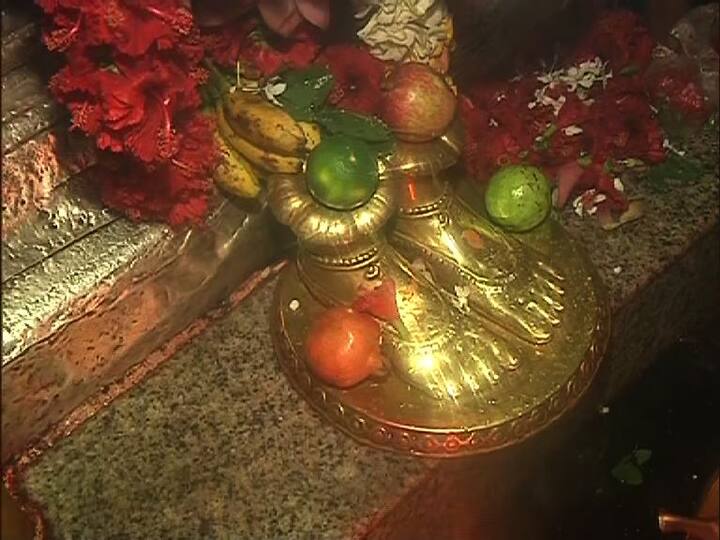 পুণ্যার্থীদের ছাড়াই সকালে মঙ্গলারতি হয়।