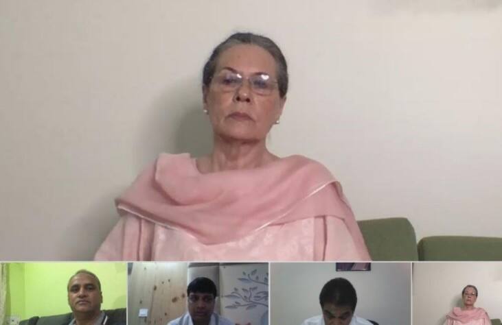 Live Updates: ওয়ার্কিং কমিটিতে দিনভর নাটকের পর সনিয়াতেই ভরসা কংগ্রেসের, থাকছেন অন্তর্বর্তী সভানেত্রী পদে, খবর সূ্ত্রের cwc meet sonia gandhi calls for start of process to select new party chief say sources Live Updates: ওয়ার্কিং কমিটিতে দিনভর নাটকের পর সনিয়াতেই ভরসা কংগ্রেসের, থাকছেন অন্তর্বর্তী সভানেত্রী পদে, খবর সূ্ত্রের