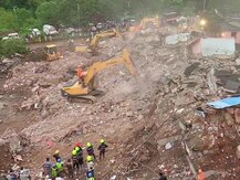 Raigarh Buidling Collapse: মহারাষ্ট্রে হুড়মুড়িয়ে ভেঙে পড়ল পাঁচতলা বাড়ি, মৃত ২, এখনও আটক বেশ কয়েকজন, চলছে উদ্ধারের কাজ