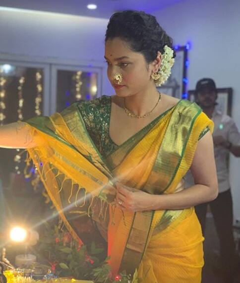 সুশান্তের মৃত্যুর পর থেকে সাদা পোশাকেই দেখা গিয়েছিল তাঁকে। অনেকদিন পর সেজেগুজে ছবি দিলেন অঙ্কিতা।