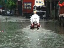 In Pics Kolkata Rains Water logged: বর্ষণমুখর সকালে কলকাতার জলছবি....