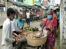 ফিরছে না হুঁশ! সাপ্তাহিক লকডাউনেও খোলা বাজার, অবাধে চলল কেনাবেচা