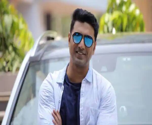 Actor Dev supplies medicine to an old couple করোনায় বেকার হয়ে পড়েছেন প্রৌঢ় দম্পতি, ওষুধ জোগানোর দায়িত্ব নিলেন অভিনেতা দেব