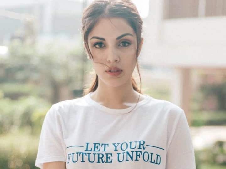 know what school principal from agra said about Rhea Chakarborty দুর্দান্ত বাস্কেটবল খেলোয়াড়, পরীক্ষায় প্রথম হত, রিয়া সম্পর্কে বলছেন আগরার স্কুলের সহপাঠী-শিক্ষকেরা