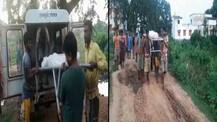 বেহাল রাস্তায় গ্রামে ঢুকতেই পারল না অ্যাম্বুল্যান্স, পরে হাসপাতালে মৃত্যু সাপে কামড়ানো তরুণের