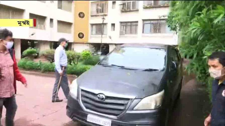 Sushant Singh Death Case CBI Investigation: Actor Rhea Chakraborty & her brother Showik Chakraborty arrive at DRDO guest house for questioning সুশান্ত মৃত্যুতদন্ত: প্রয়াত অভিনেতার বোন মিতু সিংহকে তলব সিবিআইয়ের, ডাকা হতে পারে পরিবারের অন্য সদস্যদেরও