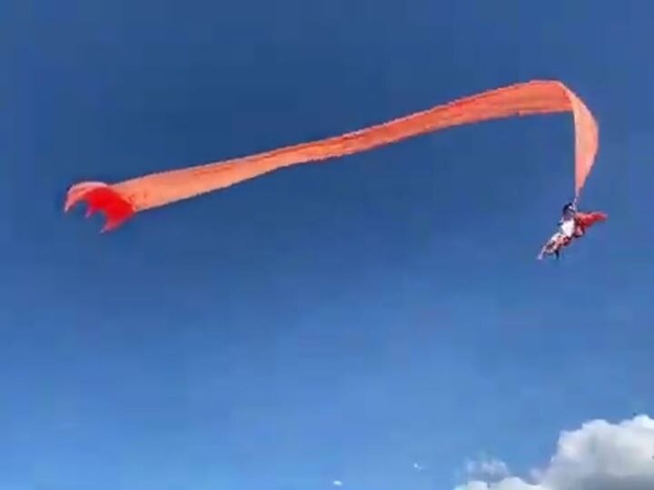 Taiwan Kite Festival: Entangled In Kite, Three-Year-Old Child Flies High Into The Air, Escapes Without Injuries দেখুন: তাইওয়ানে ঘুড়িতে জড়িয়ে আকাশে উড়ে গেল তিন বছরের শিশু, কোনওক্রমে রক্ষা