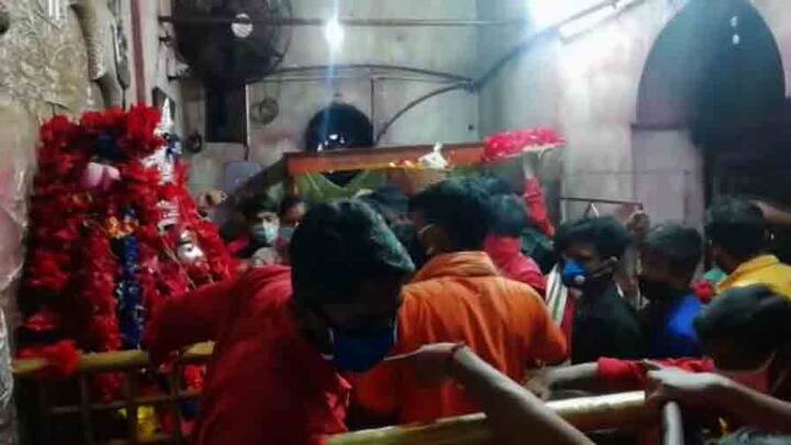 করোনা পরিস্থিতিতে এই প্রথম তারাপীঠে দেবীর দর্শন পাওয়া গেল গর্ভগৃহে প্রবেশ করে।