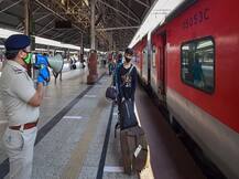 পরীক্ষার্থীদের কথা ভেবে আগামী শনিবার থেকে ৪০ জোড়া বিশেষ ট্রেন চালানো হবে, ঘোষণা রেলবোর্ডের চেয়ারম্যানের