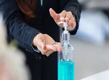 হ্যান্ড স্যানিটাইজার ব্যবহার করার পর মোমবাতি জ্বালাতে গিয়ে অগ্নিকাণ্ড, জখম টেক্সাসের মহিলা