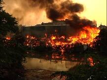 ছবি: 'মেয়ের বিয়ের টাকা-জিনিস সব ছাই হয়ে গেল', নারকেলডাঙার আগুনে সব হারিয়ে ডুকরে উঠলেন মহিলা