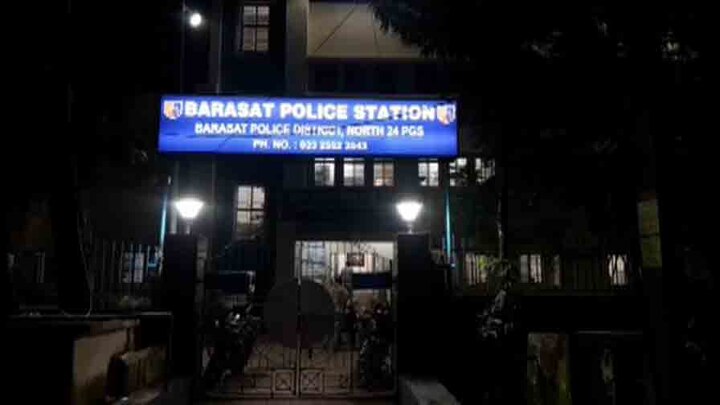 2 BJP workers arrested from Barasat in charge of spreading rumours by facebook post ফেসবুক পোস্টে গুজব, বিভ্রান্তি ছড়িয়ে বহু মানুষকে একঘরে করার অভিযোগ, বারাসাতে গ্রেফতার ২ বিজেপি কর্মী