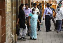 গ্রেফতারির পর ভাইয়ের সঙ্গে রাতের খাবার খাওয়া, সকালে জেল-যাত্রা, দেখুন রিয়ার গত ২৪ ঘণ্টা এক ঝলকে