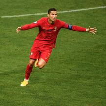 আমি মাঠেই নিজেকে প্রমাণ করি, দেশের হয়ে শততম গোল করে বললেন রোনাল্ডো