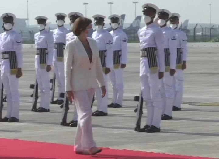 এদিন ফ্রান্স থেকে দিল্লি থেকে চণ্ডীগড় হয়ে অম্বালায় পৌঁছন ফ্লোরঁস। 