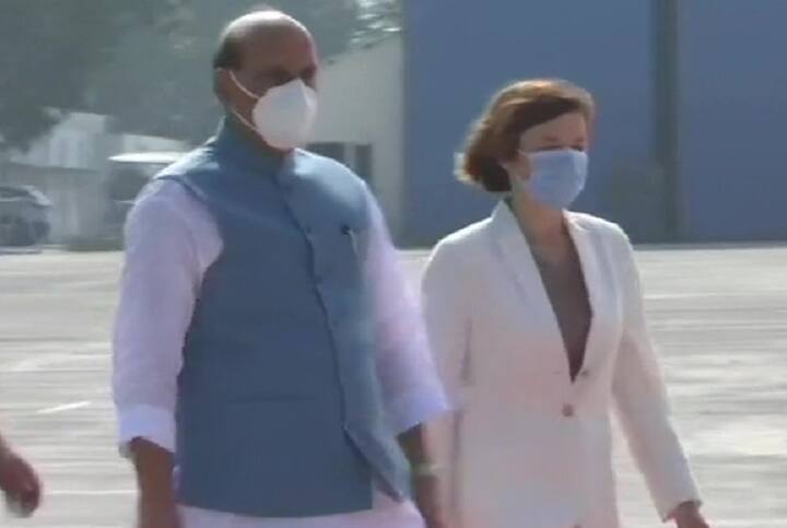 প্রতিরক্ষামন্ত্রী রাজনাথ সিংহের সঙ্গে অম্বালায় পৌঁছেছেন ফ্লোরঁস। 