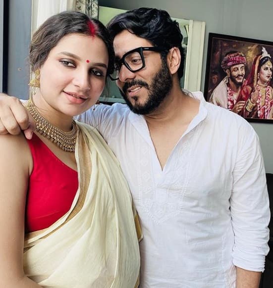 আপাতত নানারকম ঝঞ্ঝা সামলে নতুন প্রাণকে আনতে তৈরি শুভশ্রী।