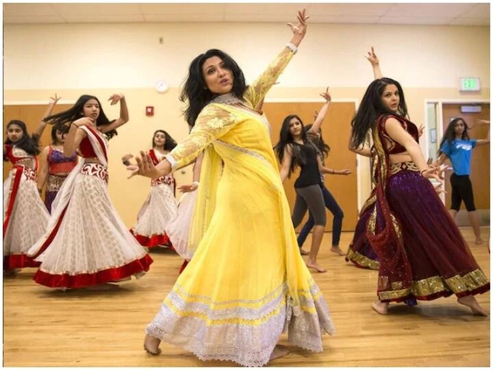 ফিল্মি কেরিয়ারে সাফল্য অধরা থাকার পর চাঁদনি ১৯৯৪-তে বিয়ে করেন। তাঁর স্বামীর নাম সতীশ শর্মা। চাঁদনির আসল নাম নবোদিতা শর্মা। বলিউডে আসার পর নাম বদল করে চাঁদনি করা হয়। এখন তিনি বিদেশে থাকেন। অরল্যান্ডো-তে ডান্স অকাডেমি চালান। সেখানে স্বামী ও দুই মেয়ের সঙ্গে থাকেন তিনি। আন্তর্জাতিক পর্যায়ে তিনি বেশ কিছু ডান্স শো-ও করেছেন।