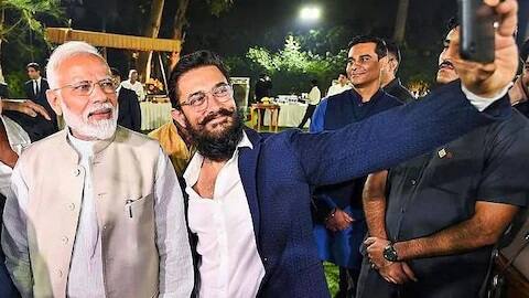 আমিরের সঙ্গে সেলফি। 