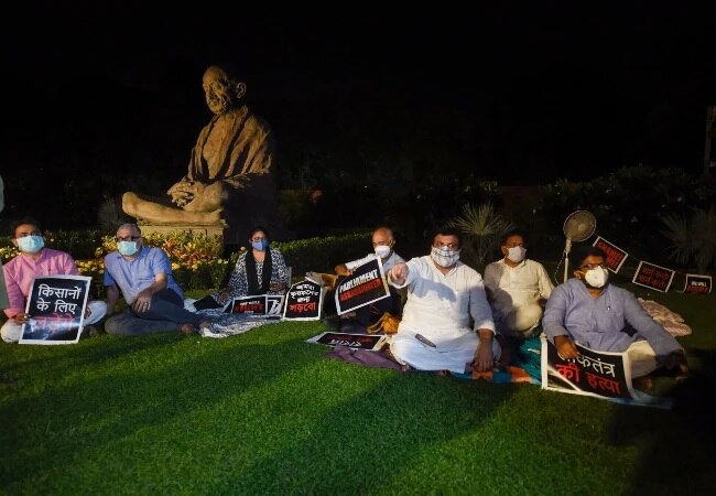 suspended rajya sabha members sanjay singh,dola sen staged a sit-in-night singing a song সংসদ চত্বরে রাতভর ধর্না , চা নিয়ে এলেন ডেপুটি চেয়ারম্যান, ফেরালেন রাজ্যসভার আট সাসপেন্ড সাংসদ