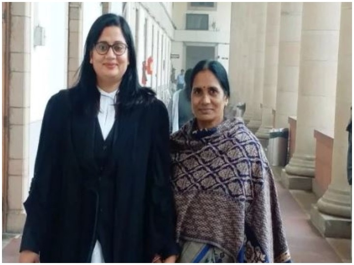 Nirbhaya Lawyer to Fight Hathras Gang Rape Case But Stopped from Meeting Dalit Victims Family বাধা দিল পুলিশ, নির্যাতিতার পরিবারের সঙ্গে দেখা না করে হাথরাস ছাড়ব  না, জানালেন নির্ভয়ার হয়ে মামলা লড়া আইনজীবী