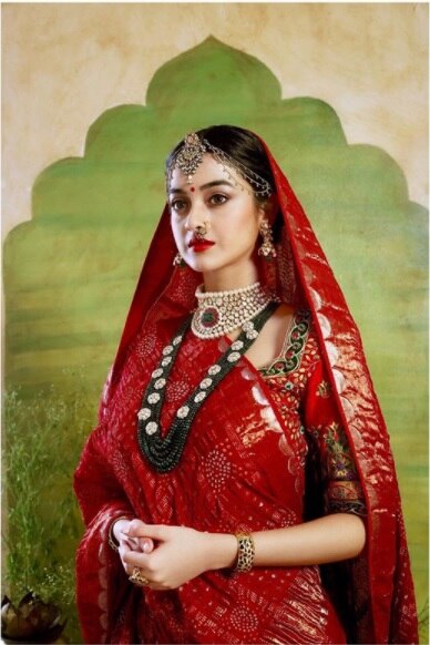 সোশ্যাল মিডিয়ায় সম্প্রতি কিছু হাতে আঁকা বিখ্যাত ছবির লুকে সেজে তাক লাগানো ফটোশ্যুট করেছেন দর্শনা।