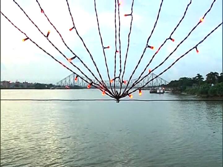 করোনা-আবহে জীবন গৃহবন্দি। পাহাড়, সমুদ্র হোক বা মরুভূমি--  হাতছানি দিলেও ঘরের বাইরে যাওয়ার উপায় নেই।