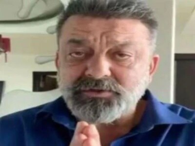 Sanjay Dutt Looks Weak in a Recent Pic Shared by Fan, Netizens Express Concern যেন এক শীর্ণকায় বৃদ্ধ! ক্যান্সার আক্রান্ত সঞ্জয় দত্তের ছবি ভাইরাল, উদ্বিগ্ন ভক্তকুল