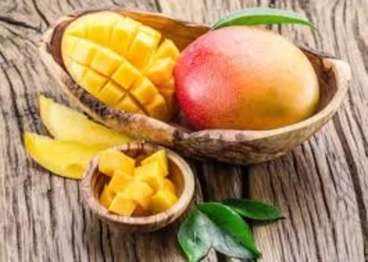 আমের সঙ্গে ইয়োগার্ট খাওয়ার অভ্যাস থাকলে তা এখনই পরিত্যাগ করুক। শরীরের পক্ষে এটা ক্ষতিকারক। ত্বকের ক্ষতি করতে পারে এই অভ্যাস।