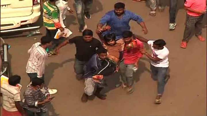 অভিযোগ, পুলিশের লাঠির ঘায়ে এক বিজেপি কর্মী জখম হন। মুখ ফেটে যায় বিজেপি কর্মীর।