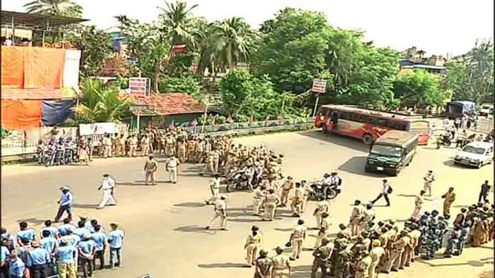 হাওড়া ময়দান থেকে বিজেপি কর্মী সমর্থকরা যে পথে আসবে, সেখানে ব্যারিকেড, চলছে পুলিশি টহল, কাওকে জমায়েত হতে দেওয়া হচ্ছে না...পার্মানেন্ট ব্যারিকেড করেছে, রয়েছে জলকামানও
