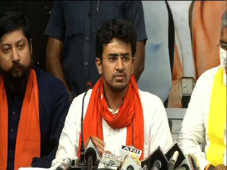 BJP MP Tejashwi Surya demands central probe over police use of blue coloured water cannon 'রাসায়নিক রং মেশানো জল ব্যবহার করেছে পুলিশ'! কেন্দ্রীয় তদন্তের দাবি বিজেপি সাংসদ তেজস্বী সূর্যর