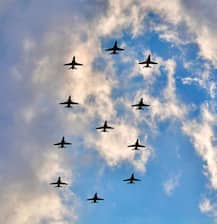 শব্দের চেয়ে দ্রুতবেগে আকাশের বুক চিরে উড়ে যাচ্ছে সারি সারি যুদ্ধবিমান, দেখুন সেই তাক লাগানো ছবি...