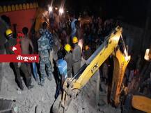ভেঙে পড়ছে বাড়ি, বাঁকুড়ায় ৯৫ বছরের বাবাকে বাঁচাতে গিয়ে দেওয়াল চাপা পড়ে মারা গেলেন দুই পুত্র