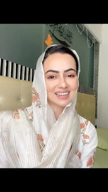 জায়রা ওয়াসিমের পর আর এক অভিনেত্রী, ইসলামের ‘টানে’ বলিউড ছাড়লেন সানা খান