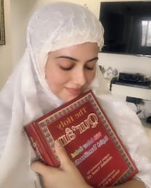 জায়রা ওয়াসিমের পর আর এক অভিনেত্রী, ইসলামের ‘টানে’ বলিউড ছাড়লেন সানা খান