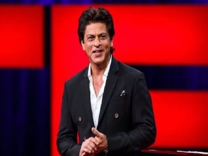 Shah Rukh Khan gives witty reply as troll asks if he will sell his home: Mannat is not sold, but asked for with a bowed head বাড়ি বেচছেন! ‘মন্নত’ বিক্রি হয় না, মাথা ঝুকিয়ে চাইতে হয়! ট্রোলের জবাব শাহরুখের