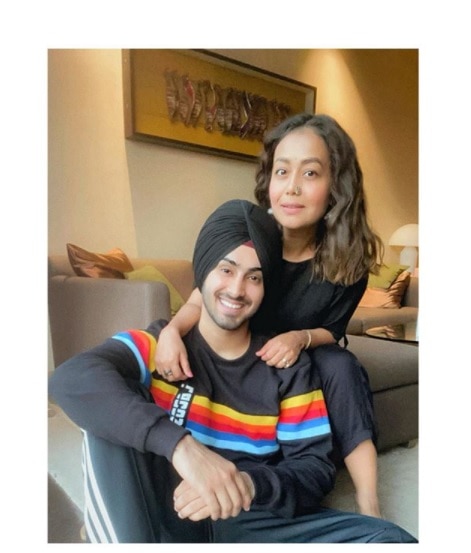 Amid wedding rumours, Neha Kakkar shares photo with Rohanpreet Singh, says 'you're mine' রোহনপ্রীতের সঙ্গে ছবি পোস্ট করে নেহা কক্কর লিখলেন, 'তুমি আমার'