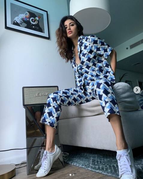 আগামীদিনে তাঁকে দেখা যাবে ‘ব্রহ্মাস্ত্র’ ছবিতে। এই ছবিতে অমিতাভ বচ্চন, আলিয়া ভট্ট, রণবীর কাপুরের সঙ্গে অভিনয় করছেন মৌনি। ছবি সৌজন্যে ইনস্টাগ্রাম