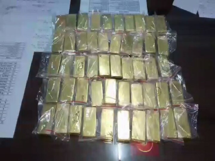 Smuggling racket busted at Jalpaiguri, gold biscuits worth Rs 4 crore recovered, 3 arrested নাগরাকাটা থেকে উদ্ধার প্রায় চার কোটি টাকা মূল্যের সোনার বিস্কুট, গ্রেফতার ৩ পাচারকারী