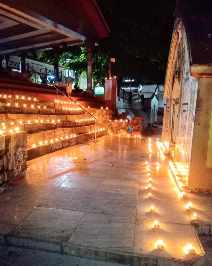 পুরাণ অনুসারে, কামাখ্যায় পুজো করলে মনের সব ইচ্ছা পূর্ণ হয়।আবার কথিত আছে,  শিবের স্ত্রী ও মোক্ষদাত্রী শক্তিই ‘কামাখ্যা’ নামে পূজিত।