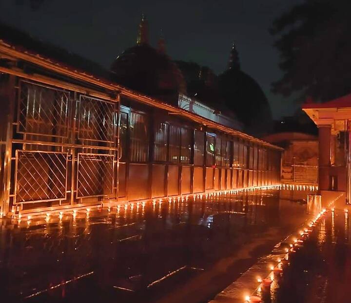  দীপাবলিতে নরকাসুর বধের স্মৃতি মাথায় রেখে প্রতি বছর দীপের মালায় সেজে ওঠে কামরূপ-কামাখ্যা।