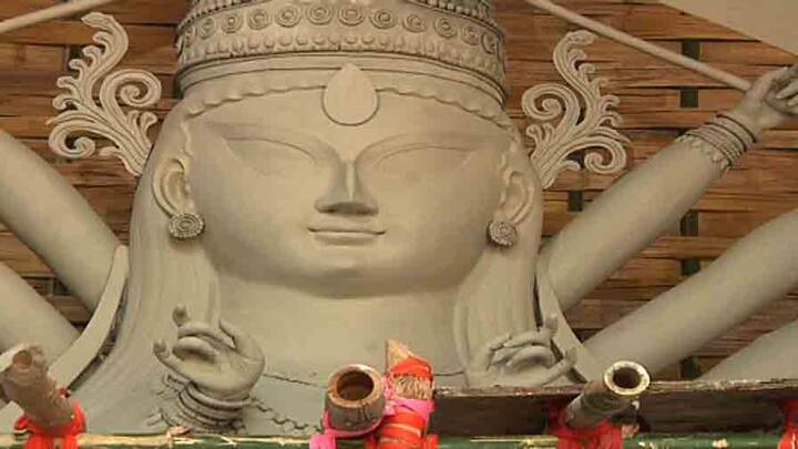 পুজোর অপেক্ষায় দিনগোনার পালা শুরু হয়ে গিয়েছে। নিউনর্ম্যাল পুজোর প্রস্তুতি কেমন চলছে? আলিপুর ৭৮ পল্লির পুজো প্রস্তুতি ঘুরে দেখল এবিপি আনন্দ।